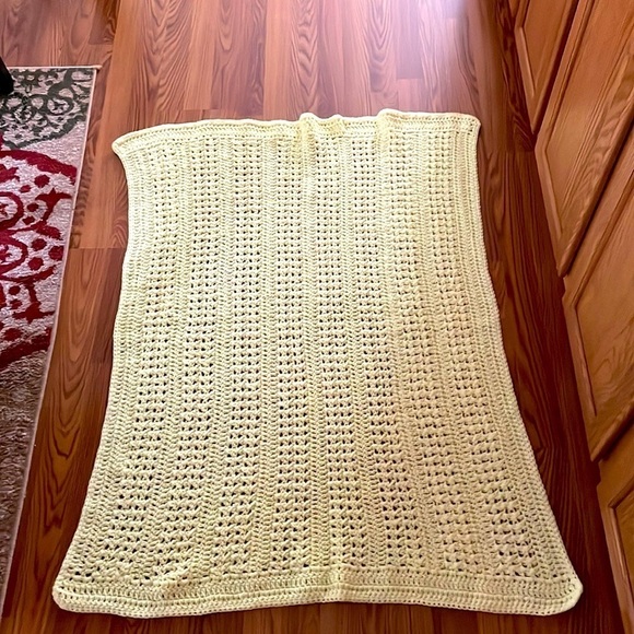 Vintage Baby Crochet Blanket/ Throw/ Afghan Color Yellow Throw Handmade - Picture 3 of 4